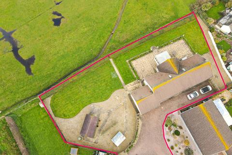 3 bedroom detached bungalow for sale - Westward Ho