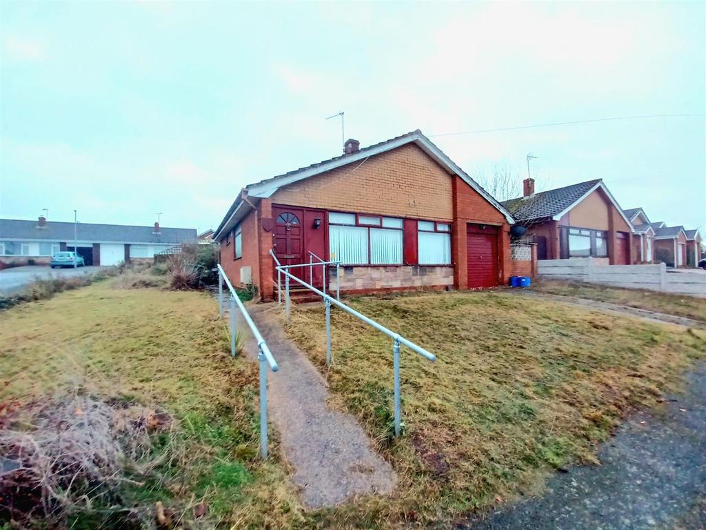 Ffordd Cynan, Wrexham 2 bed detached bungalow for sale £215,000