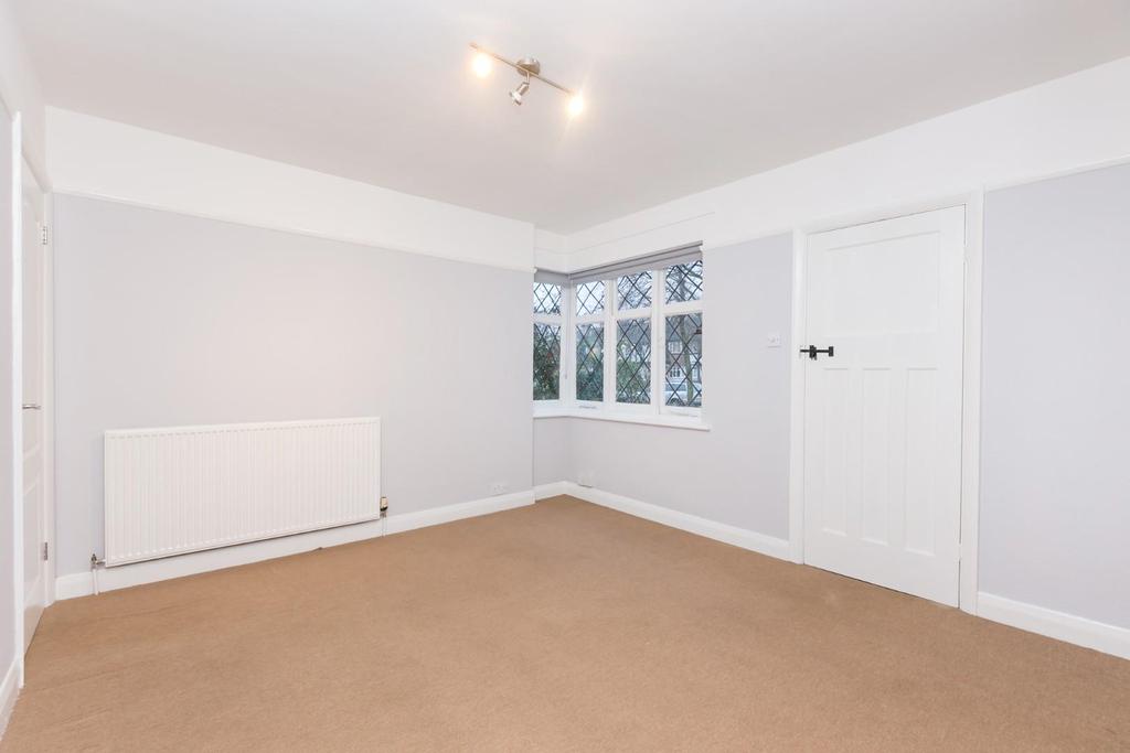 Tudor Drive, Kingston Upon Thames 2 bed apartment £1,699 pcm (£392 pw)