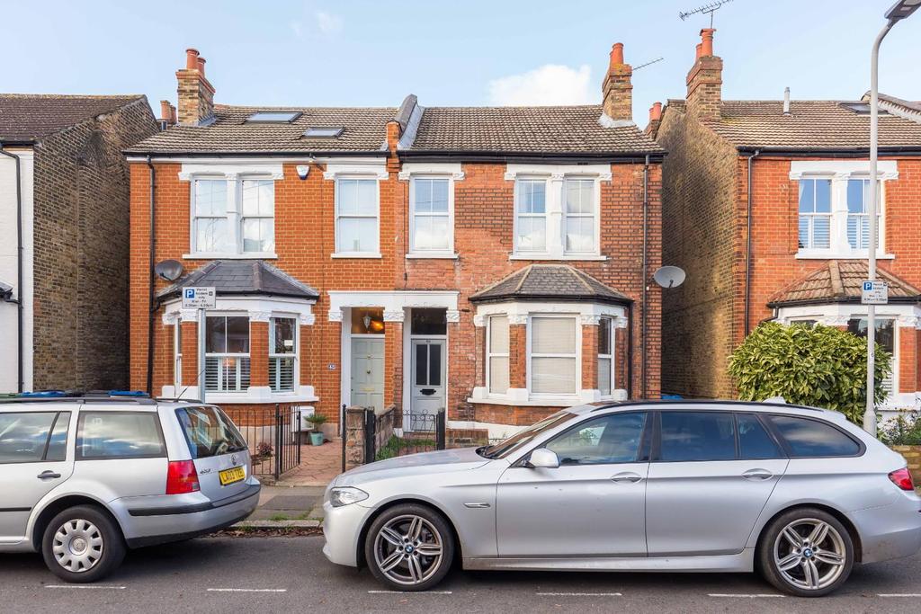 Chatham Road, Kingston Upon Thames 3 bed semidetached house £2,350