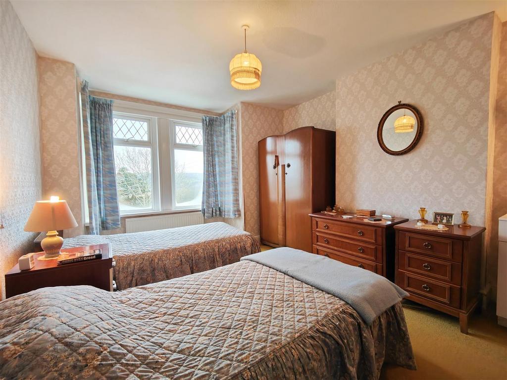 Bedroom 1 (Front)