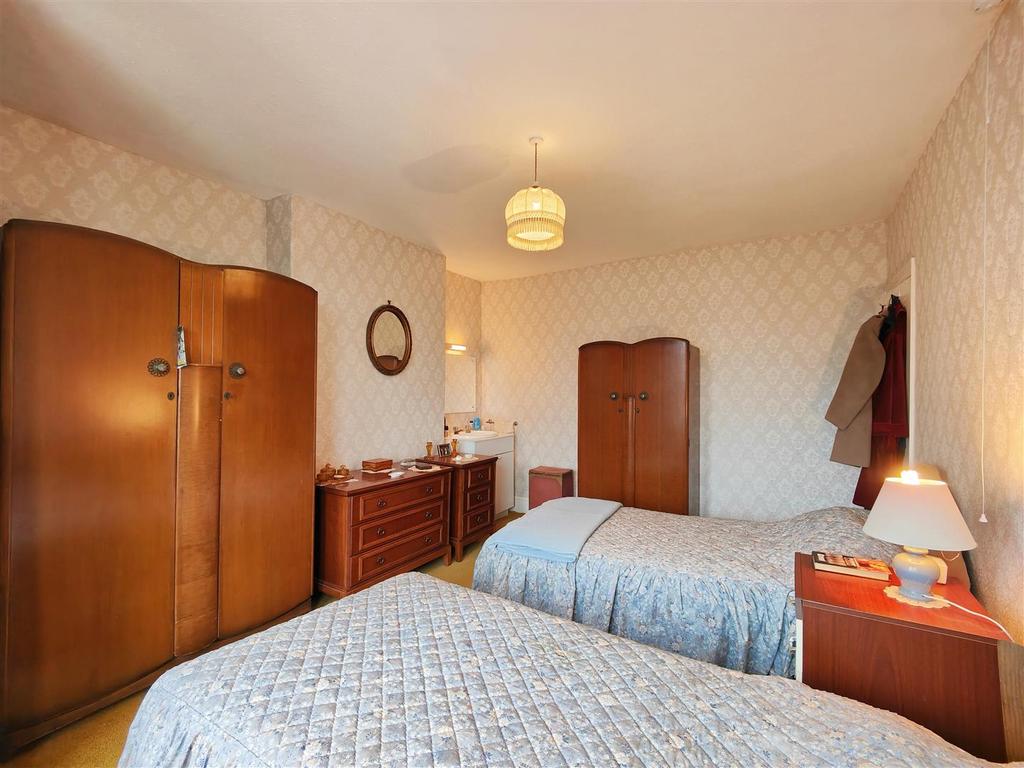 Bedroom 1 (Front)