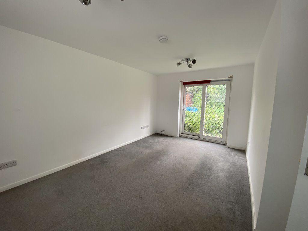 High Street, Corby 3 bed terraced house £895 pcm (£207 pw)