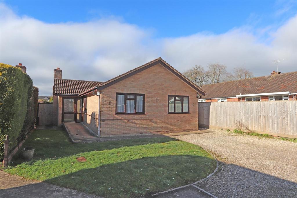 Gables Road, Willand, Cullompton 3 bed detached bungalow for sale £