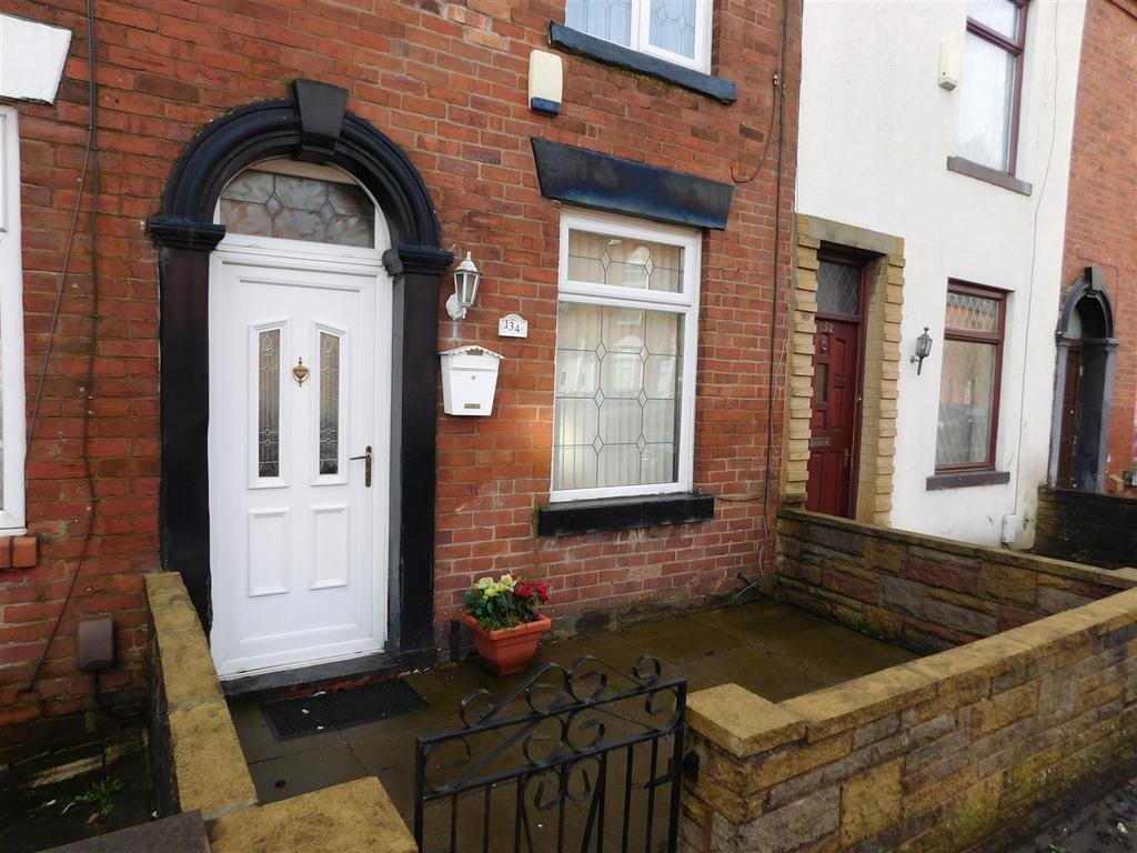 Roundthorn Road, Clarksfield, Oldham 2 bed terraced house £725 pcm (£