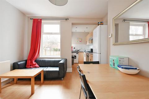 26 Lydgate Lane, Sheffield, S10 5FH