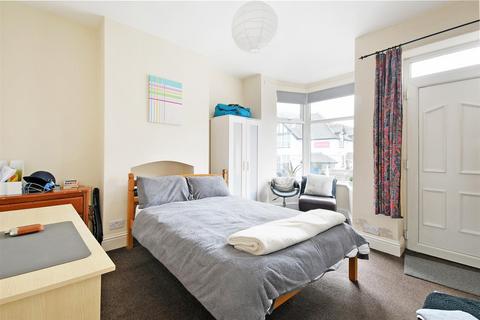 26 Lydgate Lane, Sheffield, S10 5FH