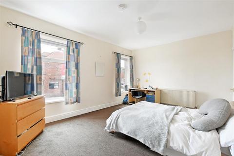 26 Lydgate Lane, Sheffield, S10 5FH