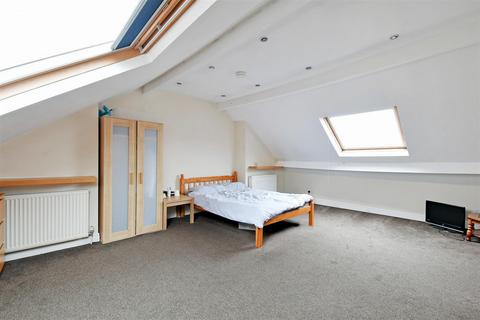 26 Lydgate Lane, Sheffield, S10 5FH