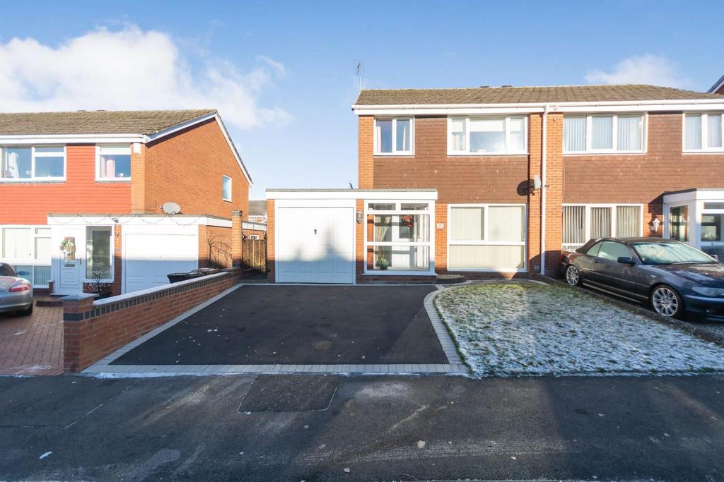 Willow Drive, Cheswick Green, Solihull 3 bed semidetached house £340,000