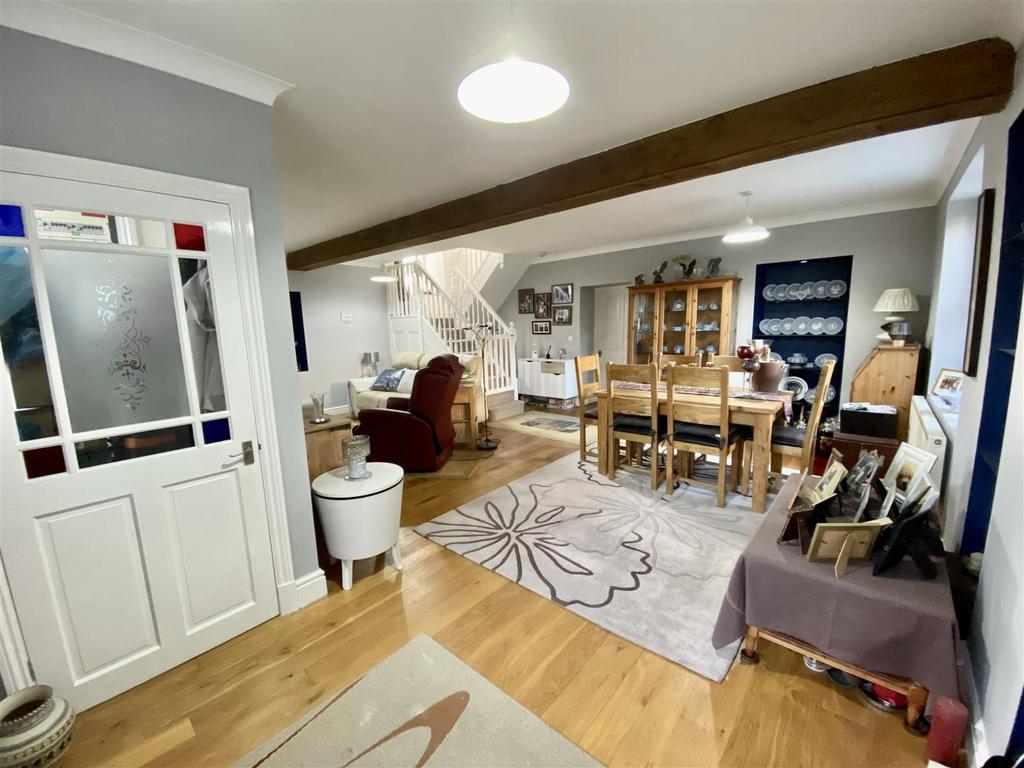 Pentregwenlais, Llandybie, Ammanford 5 bed detached house for sale £