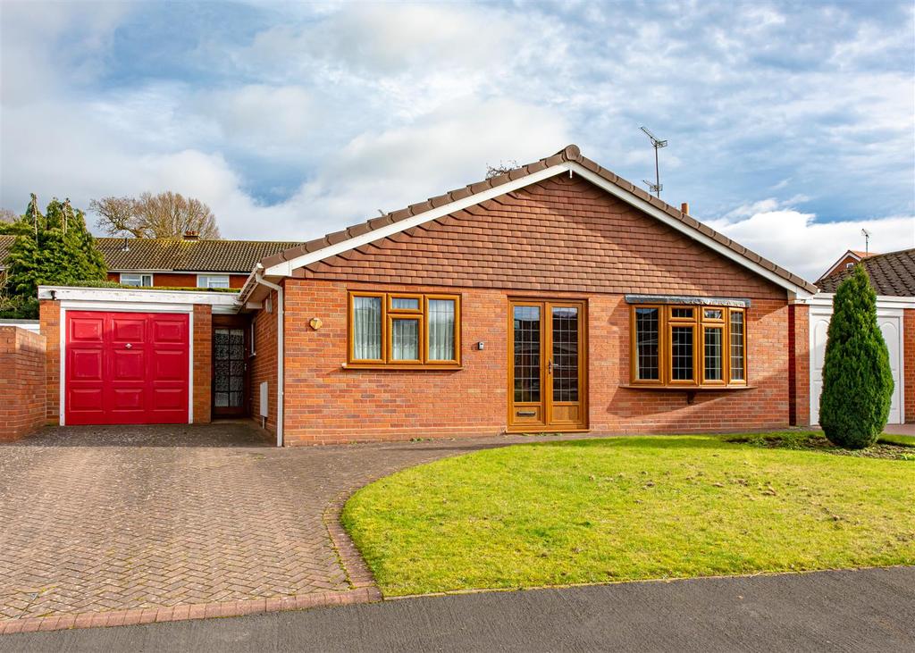 7 Reynolds Close, Swindon, Dudley 2 bed detached bungalow for sale £