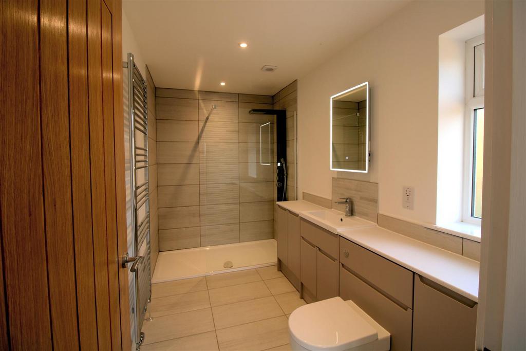 Ensuite to Bedroom One