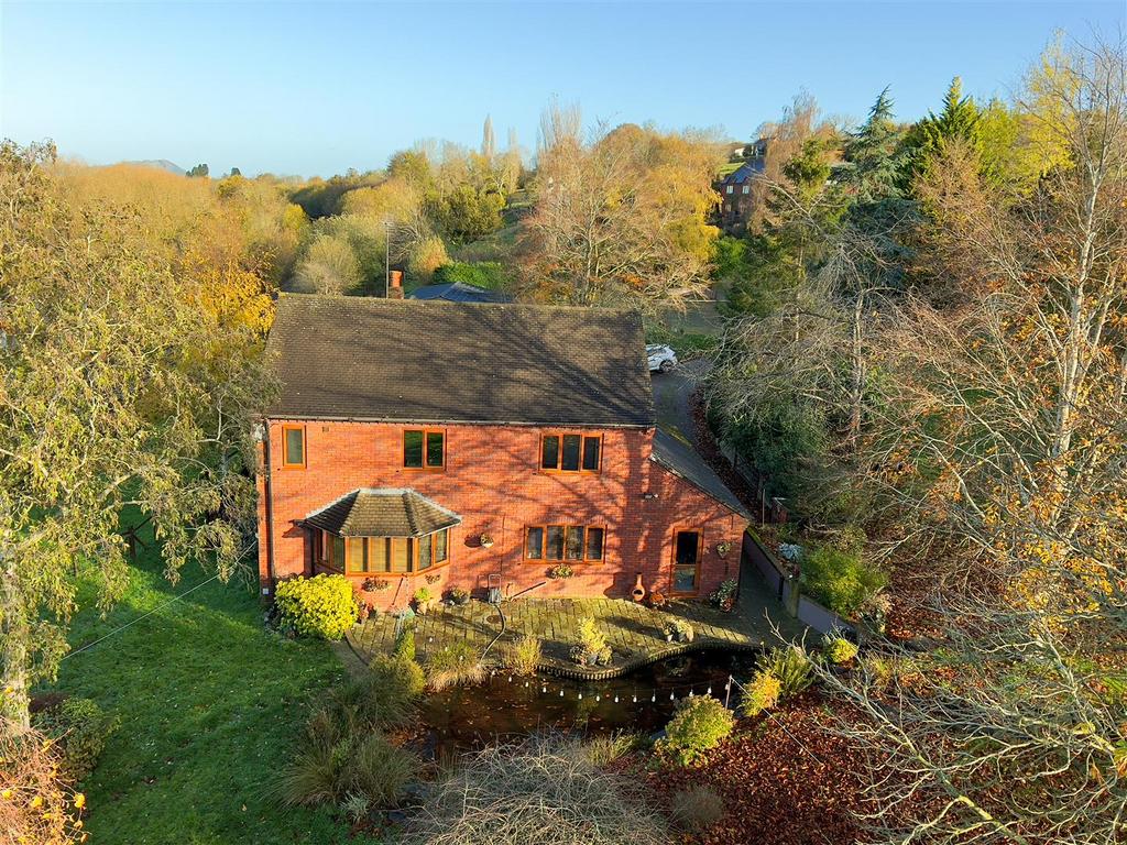 Forden, Welshpool 5 bed detached house £600,000