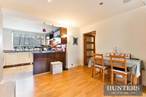 82 Brent Lea, Brentford, TW8 8JE