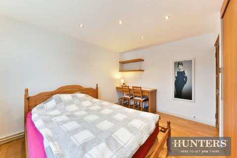 82 Brent Lea, Brentford, TW8 8JE