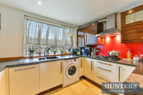 82 Brent Lea, Brentford, TW8 8JE