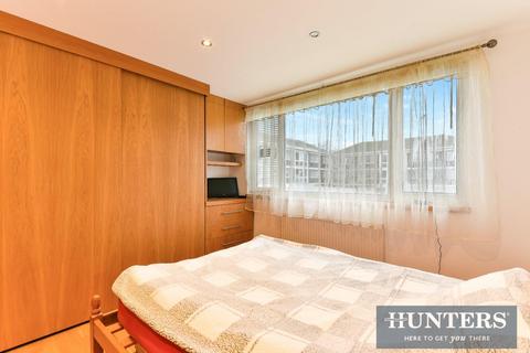 82 Brent Lea, Brentford, TW8 8JE