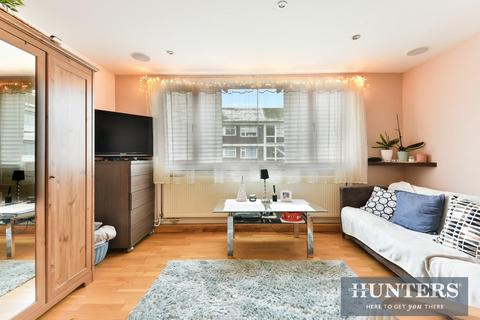 82 Brent Lea, Brentford, TW8 8JE