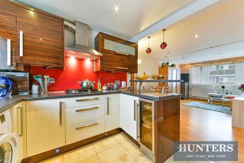 82 Brent Lea, Brentford, TW8 8JE