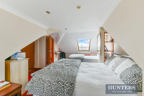 90 Cambridge Close, Hounslow, TW4 7BG