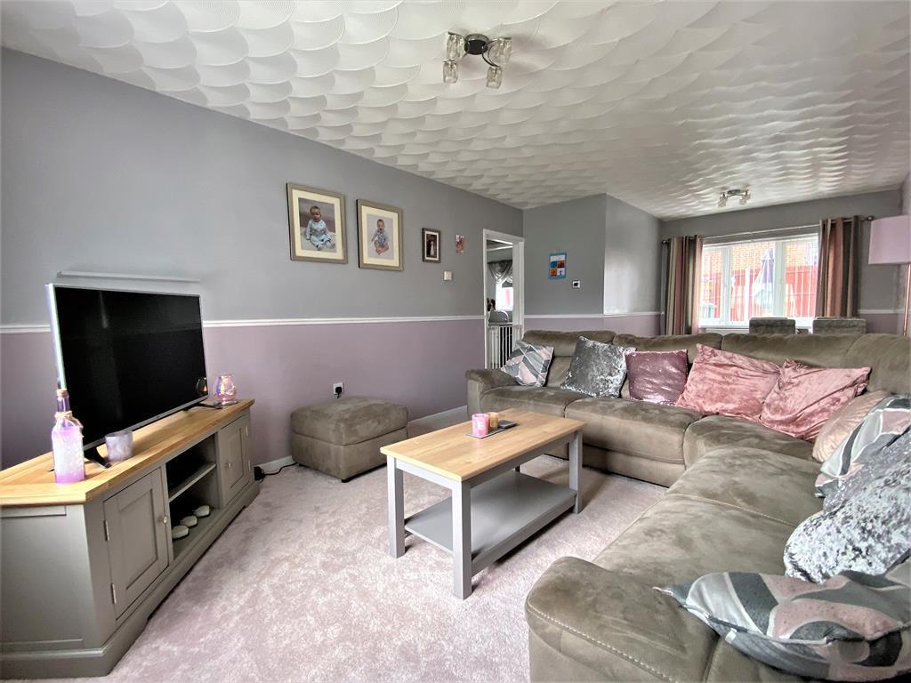 Carr Field Lane, Bolton Upon Dearne, Rotherham, S63 8EU 3 bed end of