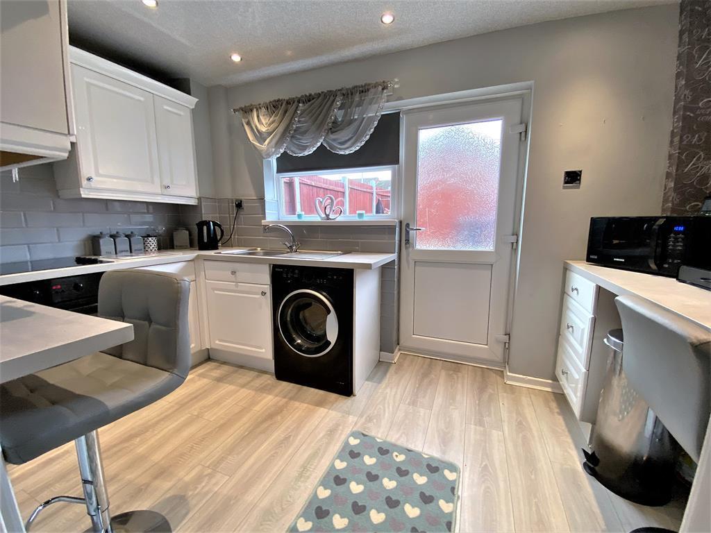 Carr Field Lane, Bolton Upon Dearne, Rotherham, S63 8EU 3 bed end of