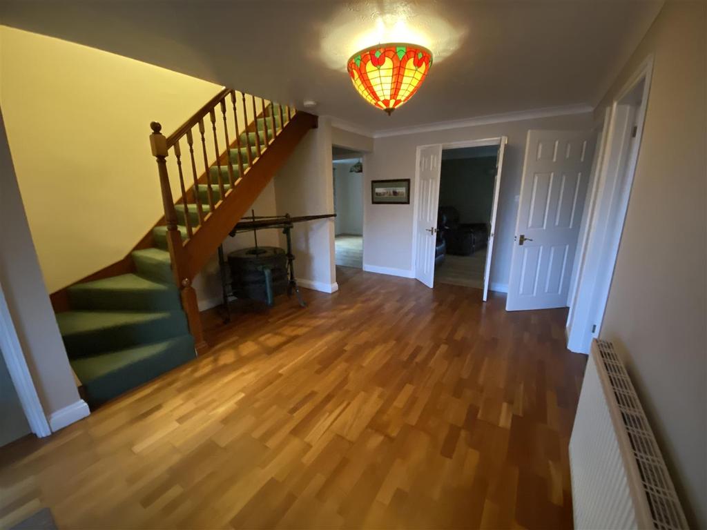 Cross Keys, Hereford 4 bed detached house £1,400 pcm (£323 pw)