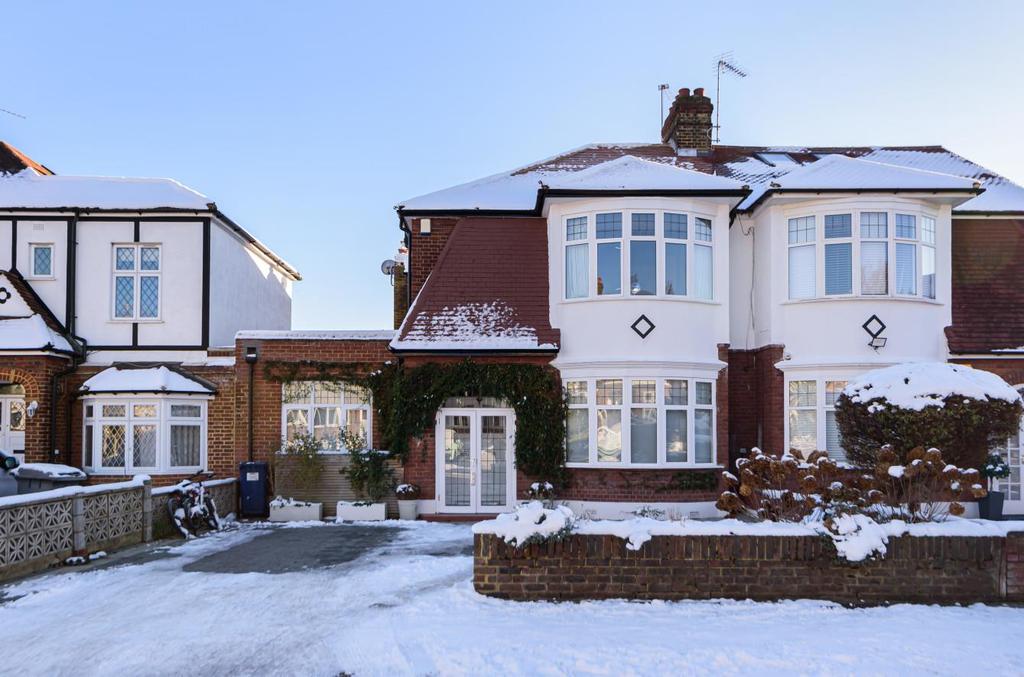 Ventnor Drive, Totteridge 3 bed semidetached house for sale £1,250,000