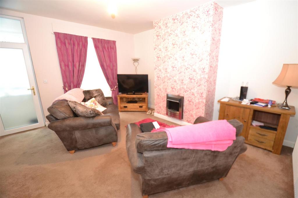 Cranbrook Street, Clayton, Bradford 2 bed end of terrace house £115,000