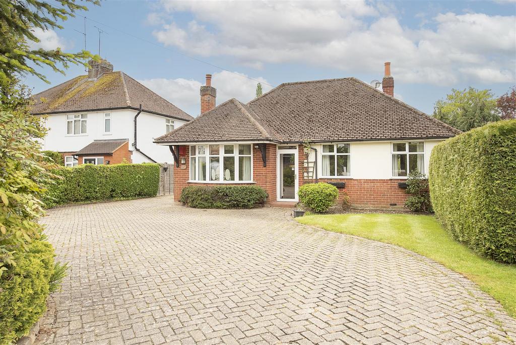 Lower Luton Road, Wheathampstead 3 bed detached bungalow £650,000