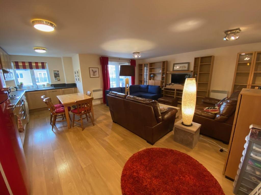 Knightsbridge Court, Gosforth... 2 bed flat £800 pcm (£185 pw)