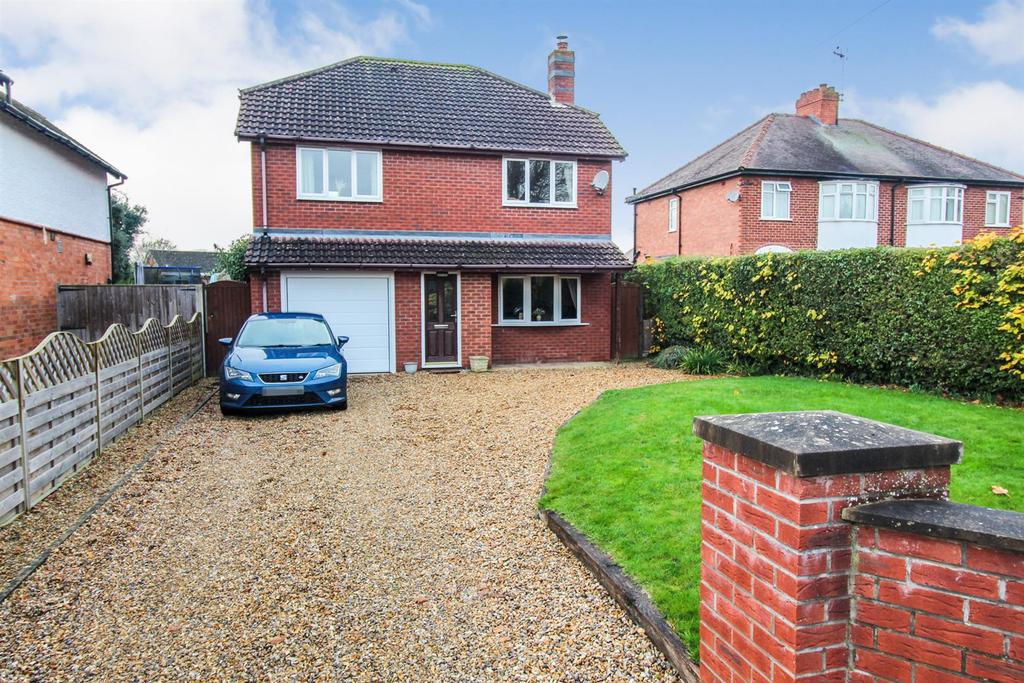 Oak Drive, Oswestry 4 bed detached house £1,200 pcm (£277 pw)