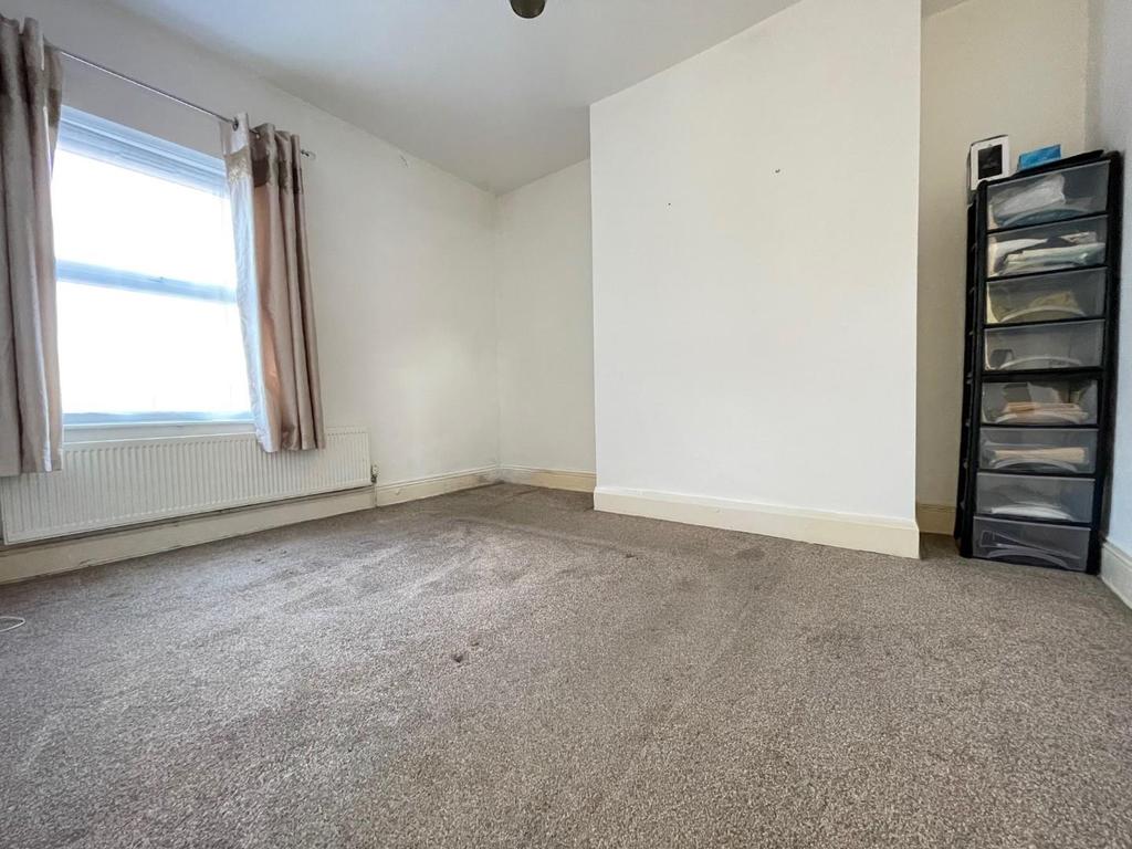 Bed1.jpg