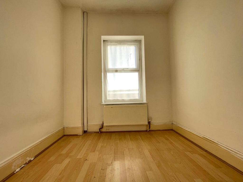 Bed2.jpg
