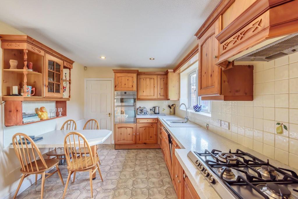 Kitchen alt.jpg