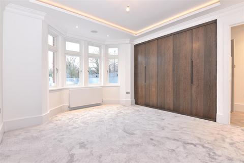 3 bedroom flat to rent, Upper Richmond Road, Putney SW15