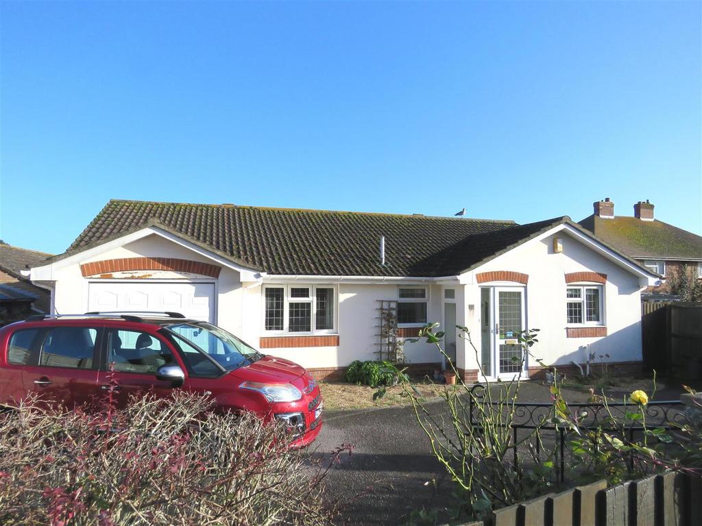 Highfield Road, Lymington, SO41 9JG 3 bed detached bungalow £550,000