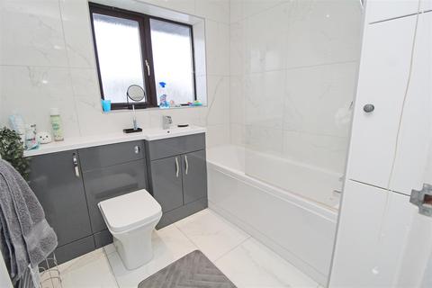 72 High View, Deanshanger, Milton Keynes, MK19 6LN