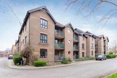 2 bedroom flat to rent, WINDSOR, REGENT COURT