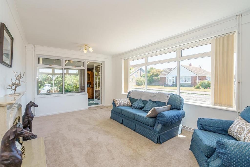 Abbottsbury, Pagham, Bognor Regis... 2 bed detached bungalow £375,000