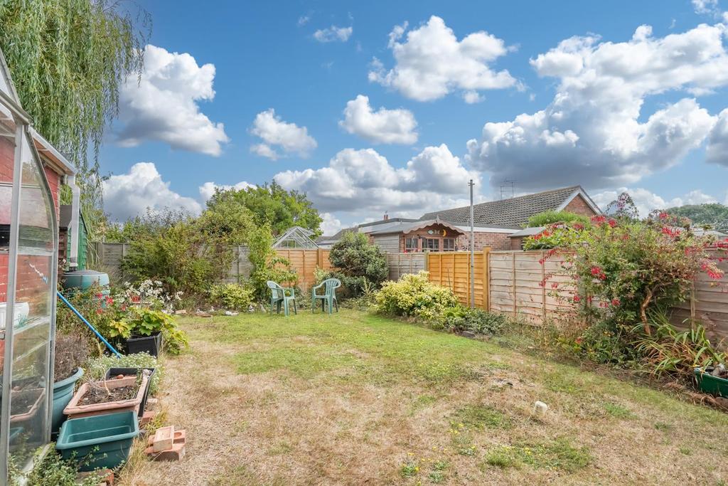 Abbottsbury, Pagham, Bognor Regis... 2 bed semidetached bungalow £300,000