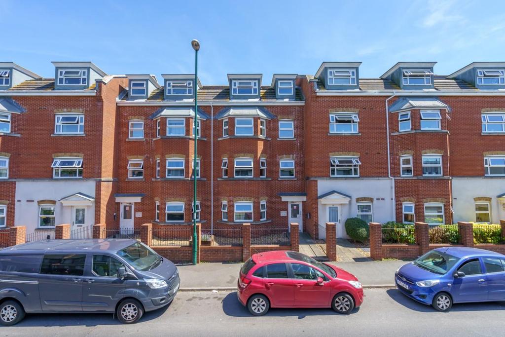 Regis Gate, Longford Road, Bognor Regis, West Sussex, PO21 1AQ 2 bed