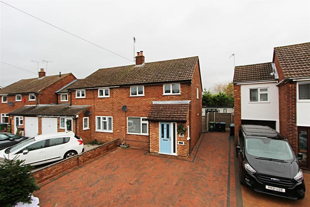 Deans Furlong, Tring 4 bed semidetached house £600,000