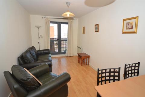 2 bedroom apartment for sale - 93 Queens Court, City Centre
