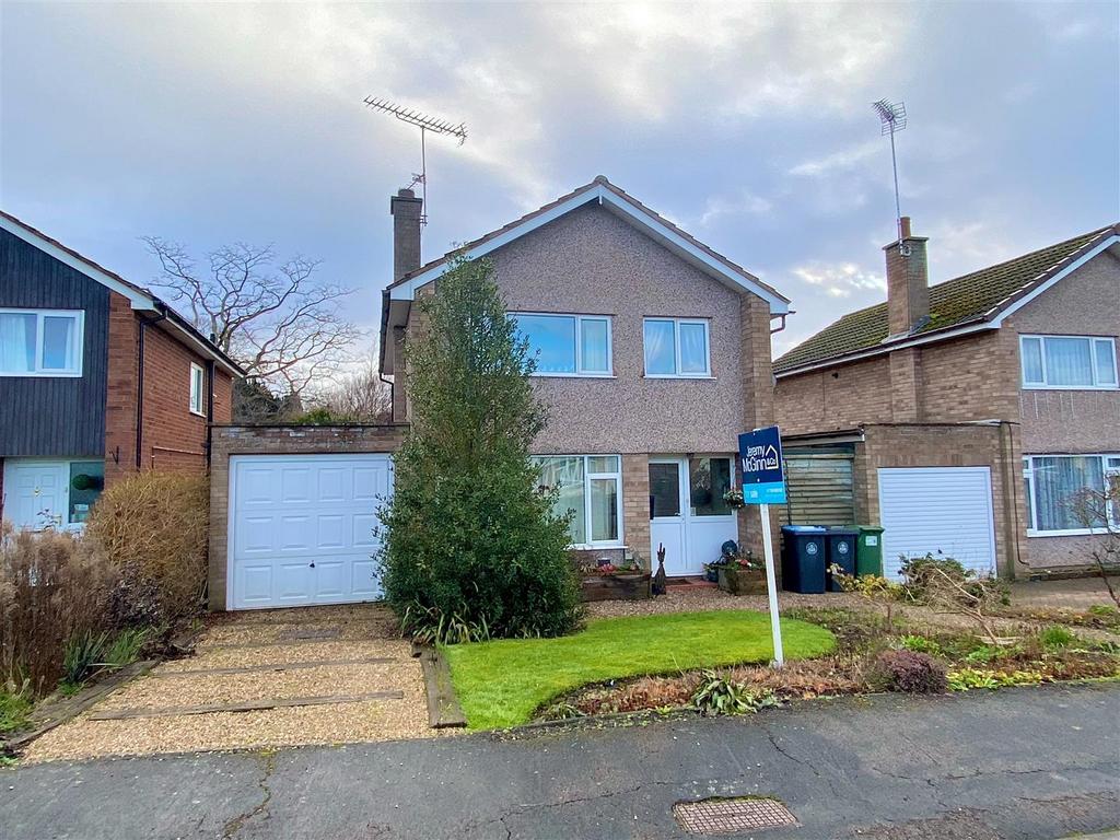 Augustus Drive, Alcester 3 bed house £335,000