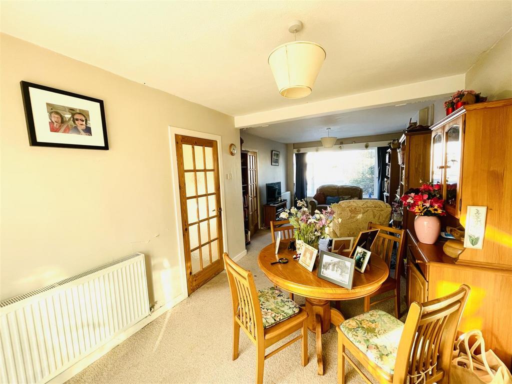 Augustus Drive, Alcester 3 bed house £335,000