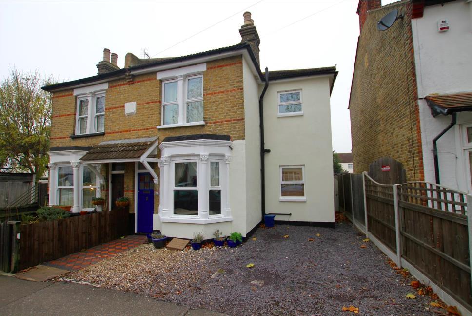 Southsea Avenue, Leigh On Sea, Essex 3 bed semidetached house £450,000