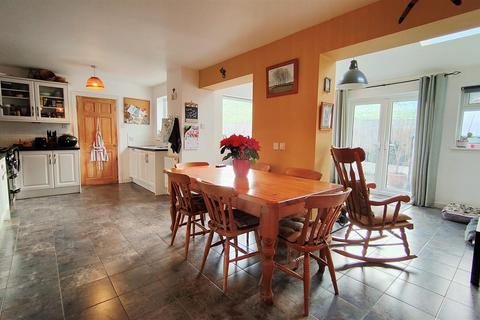 33 Canons Way, Tavistock, PL19 8BJ