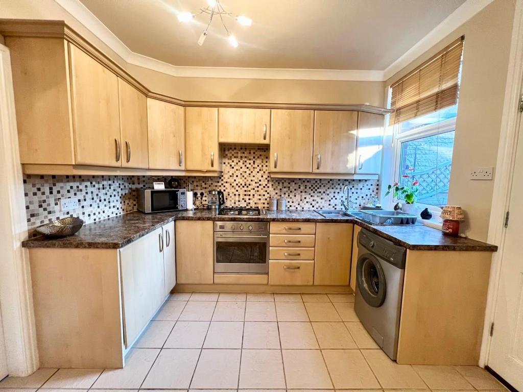 Tinker Lane, Hoyland, Barnsley 2 bed terraced house £125,000